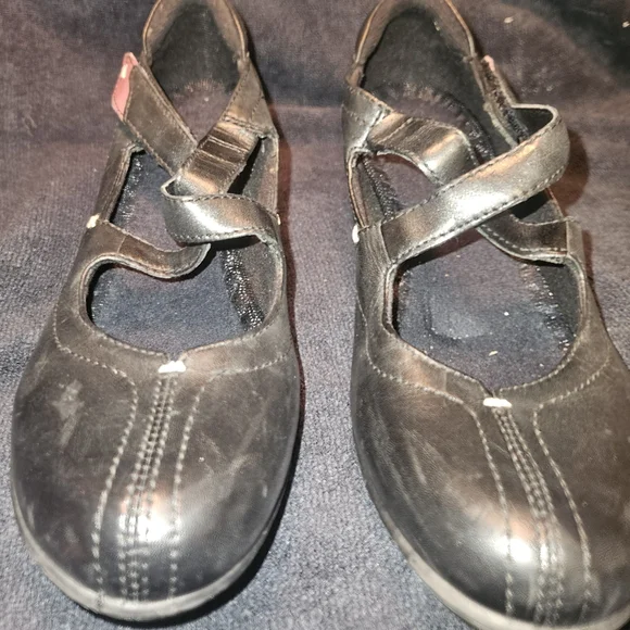 Cobb Hill Sz 7 by New Balance Leather Black and Brown Low Heels - Picture 6 of 12